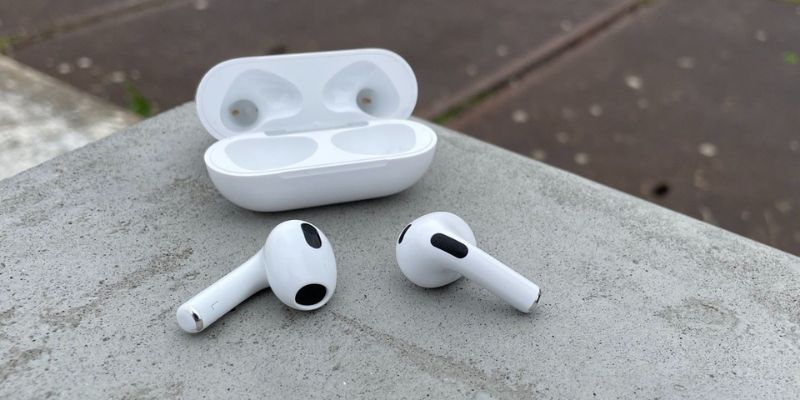 Kiểm tra airpod rơi có sao không cực kỳ dễ dàng