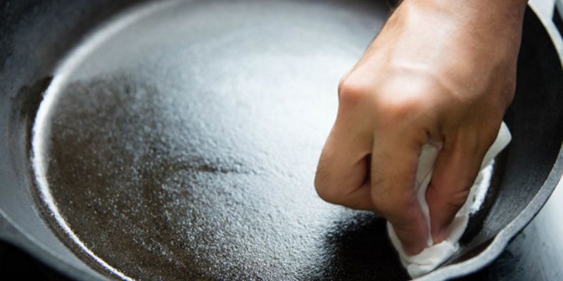 Tôi chảo đúng cách giúp duy trì độ bền cho chảo gang!